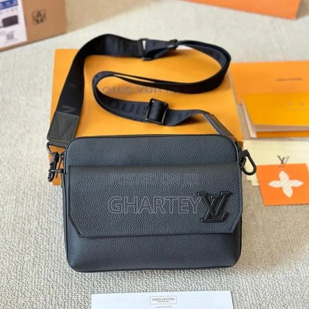Premium Leather Luxury Cross Body Bag - Black · Photo 1