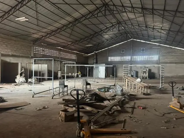 1000 Square Meter Warehouse for Rent at West Hills Mall · Photo 1
