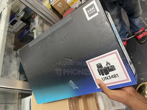 New Laptop Alienware 16 Aurora 16GB Intel Core Ultra 7 SSD 1T · Photo 1