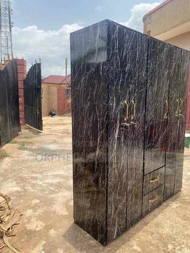 Modern Stylish 3 in 1 Wardrobe With 5 Door · Photo 2