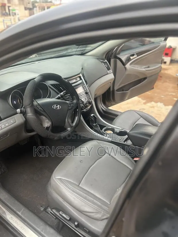 Hyundai Sonata Limited 2.0T Sedan (2.0L 4cyl 6A) 2012 Black · Photo 1