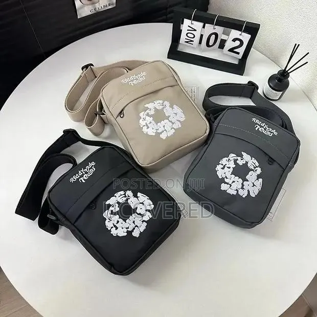 Essential Side/Waist Bag · Photo 1