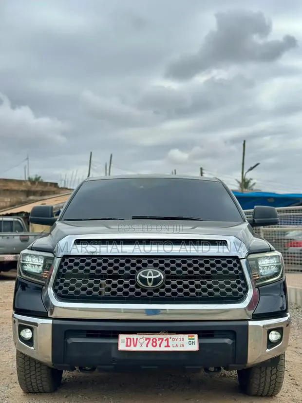 Toyota Tundra TRD Pro 5.7L V8 4x4 CrewMax 5.6 ft. box 145.7 in. WB 2020 · Photo 1