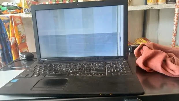 Laptop Toshiba Satellite C55 4GB Intel HDD 500GB · Photo 1