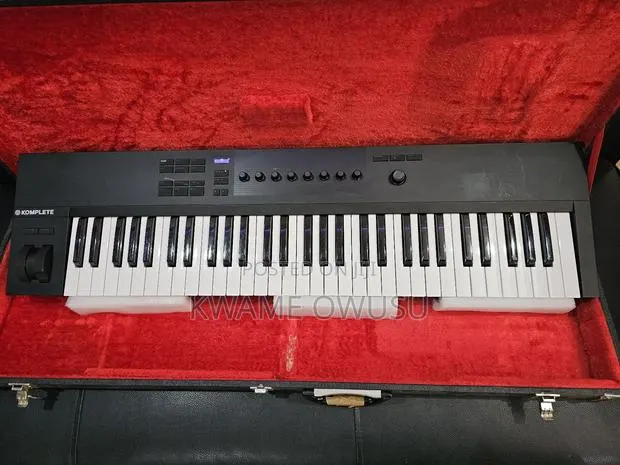 Komplete Kontrol A61 USB Midi Keyboard · Photo 1