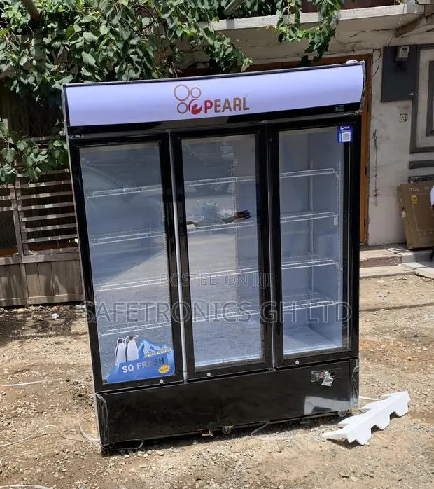 Get Massive Pearl PVC-150 Commercial 3-Door Glass Display/Beverage · Photo 1