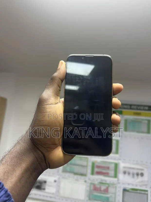 Apple iPhone 13 Pro 256 GB Gold · Photo 1