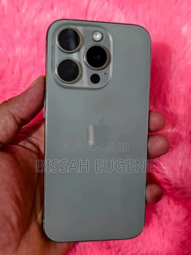 Apple iPhone 16 Pro Max 512 GB Gray · Photo 1