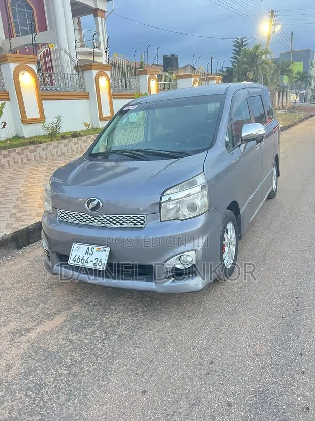Toyota Voxy 2013 Gray