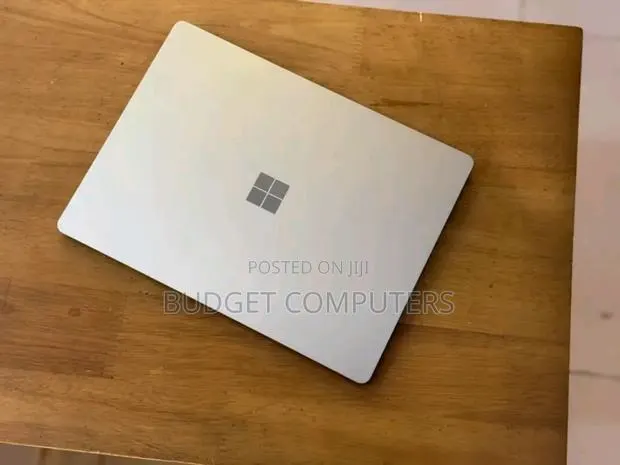 New Laptop Microsoft Surface Laptop 8GB Intel Core i5 SSD 256GB · Photo 1