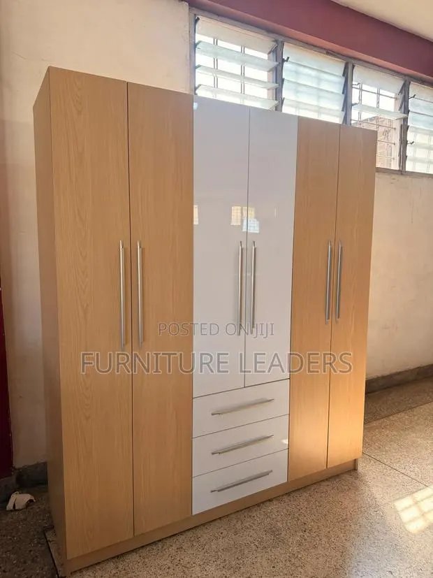 Built-in Wardrobe · Photo 1