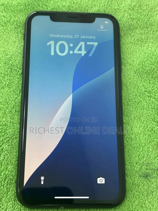 Apple iPhone XR 64 GB Black · Photo 1