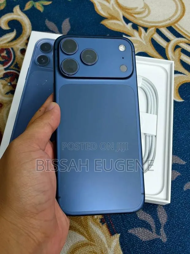 Apple iPhone 17 Pro Max 512 GB Blue · Photo 1