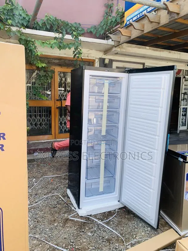 Durable Materials Upright Freezer Single Door Puf-370 · Photo 1