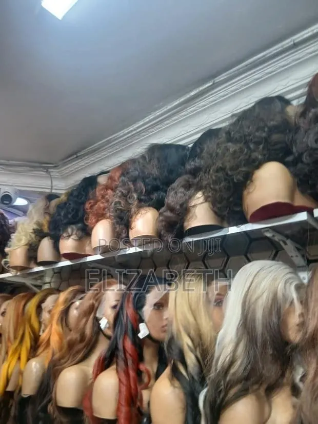 Frontal Long Bouncy Wig · Photo 1