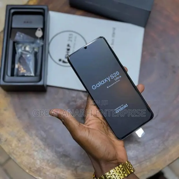 New Samsung Galaxy S20 Ultra 5G 256 GB Black · Photo 1