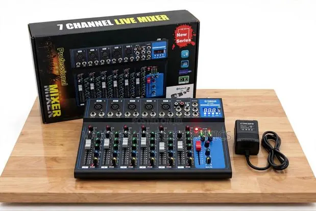 Yamaha F7-USB Professional 7 Channel Mixer · Photo 1