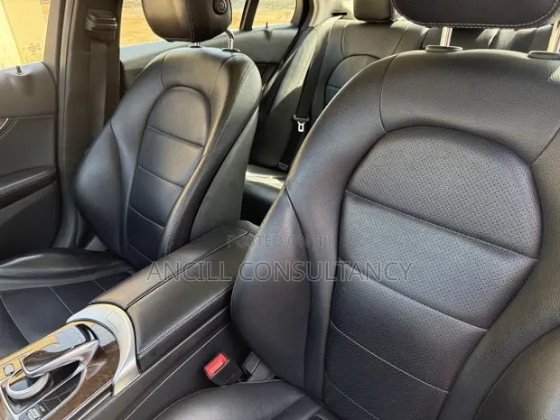 Mercedes-Benz C300 Luxury 4Matic Sedan AWD (2.0L 4cyl 7A) 2016 Red · Photo 1