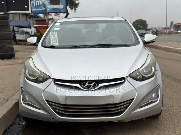 Hyundai Elantra 2015 Silver · Photo 1