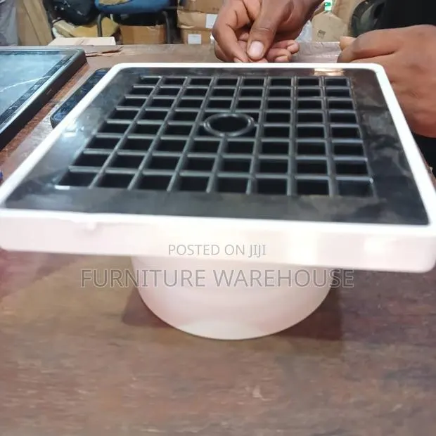 Era PVC Square Floor Drain · Photo 1