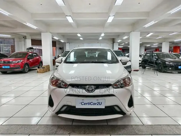Toyota Yaris 2017 White · Photo 1