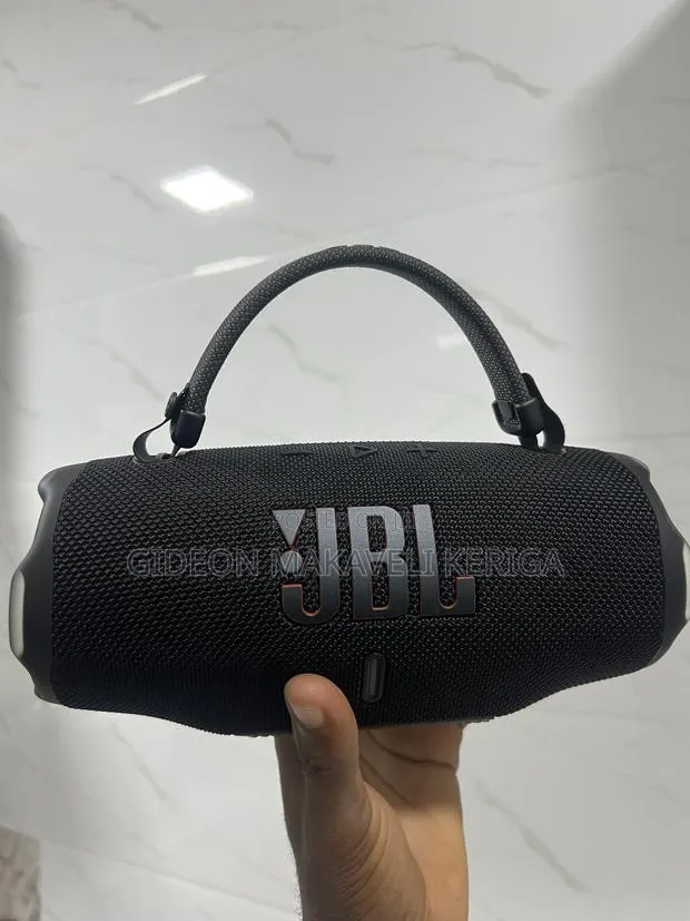 JBL Charge 6 Portable Speaker · Photo 3