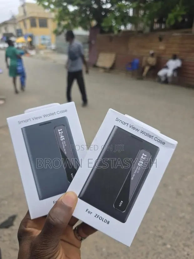 Samsung Galaxy Z Fold 8 Smart View Case · Photo 1