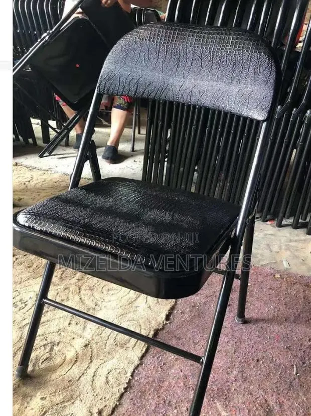 Stromg Metal Folding Chair · Photo 1