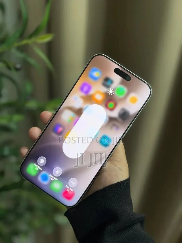 Apple iPhone 17 Pro Max 512 GB White · Photo 1