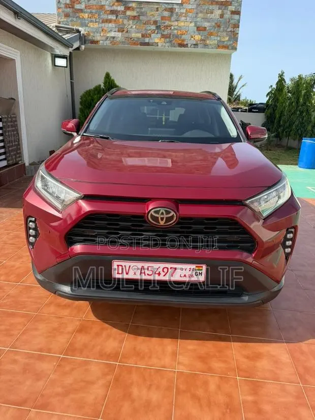 Toyota RAV4 XLE AWD 2020 · Photo 1