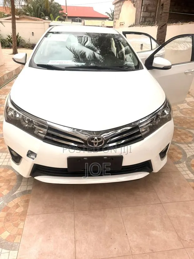 Toyota Corolla 2016 White · Photo 1