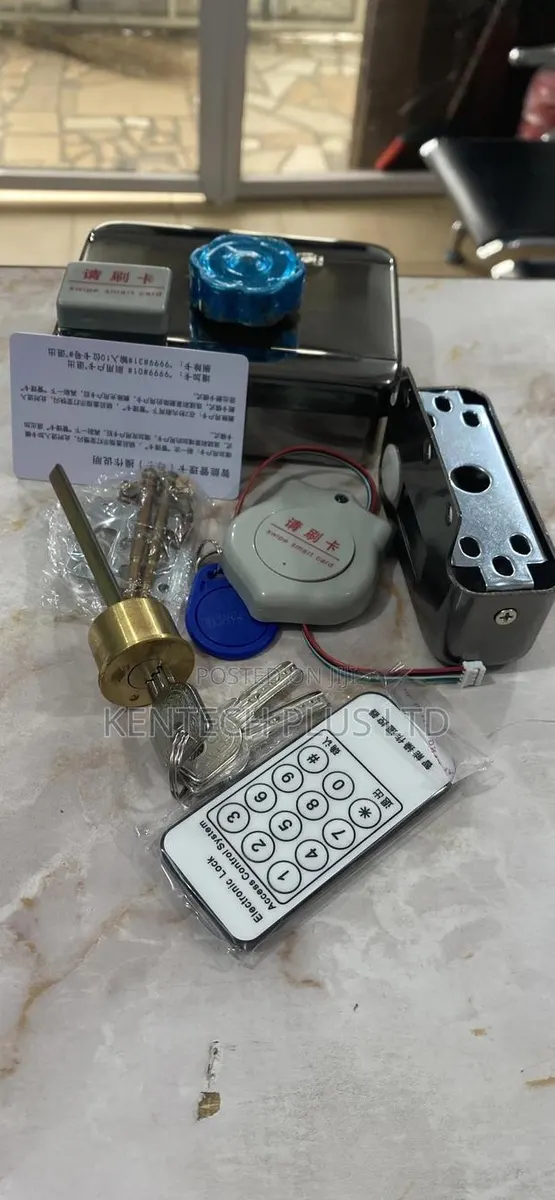 Gate Lock With Remote · Photo 1
