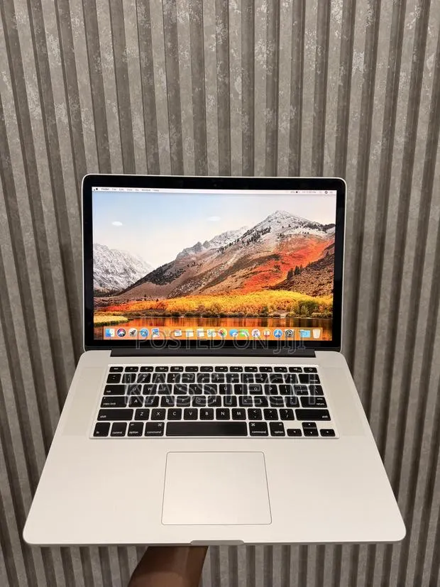 Laptop Apple MacBook Pro 2015 16GB Intel Core i7 SSD 256GB · Photo 1