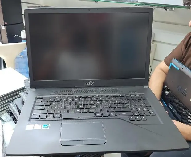 Laptop Asus ROG Strix G17 16GB Intel Core i7 SSD 1T · Photo 1