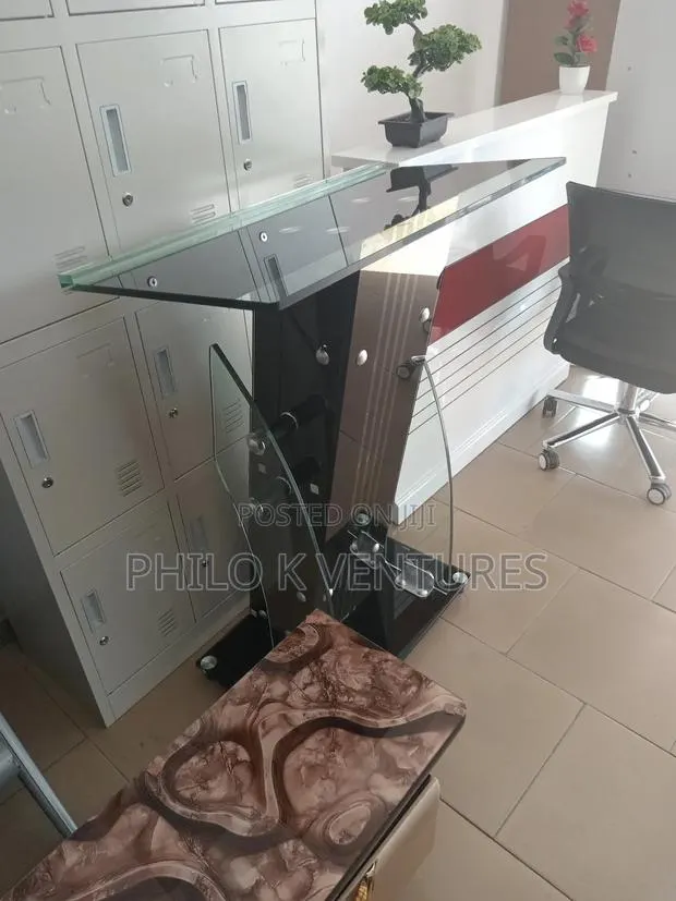 Side Design Durable Pulpit · Photo 1