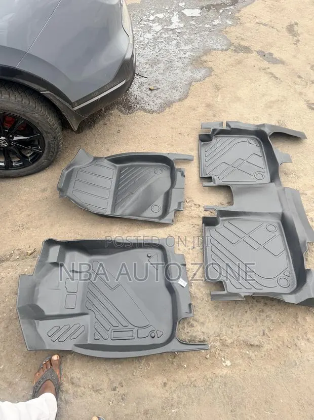 Honda CRV 2023-2026 Black 3D Floor Mat · Photo 1