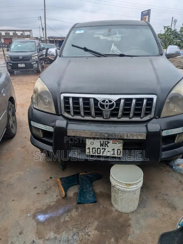 Toyota Land Cruiser 2006 Black · Photo 1