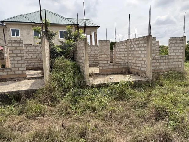 Newly Build Uncompleted · Photo 1