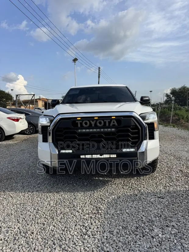 Toyota Tundra Limited CrewMax 5.5' Bed 2024 White · Photo 1