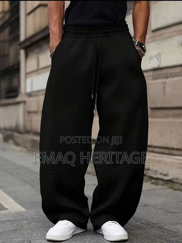 Unisex Baggy Black · Photo 1