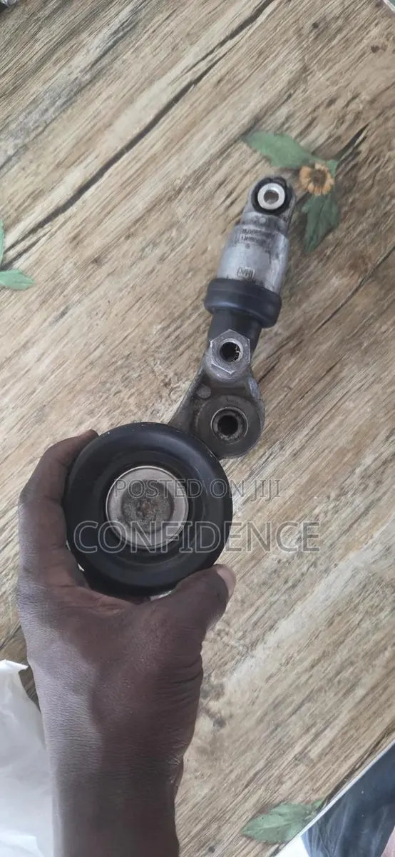 Honda Civic 2016 Engine Tension Pulley · Photo 1