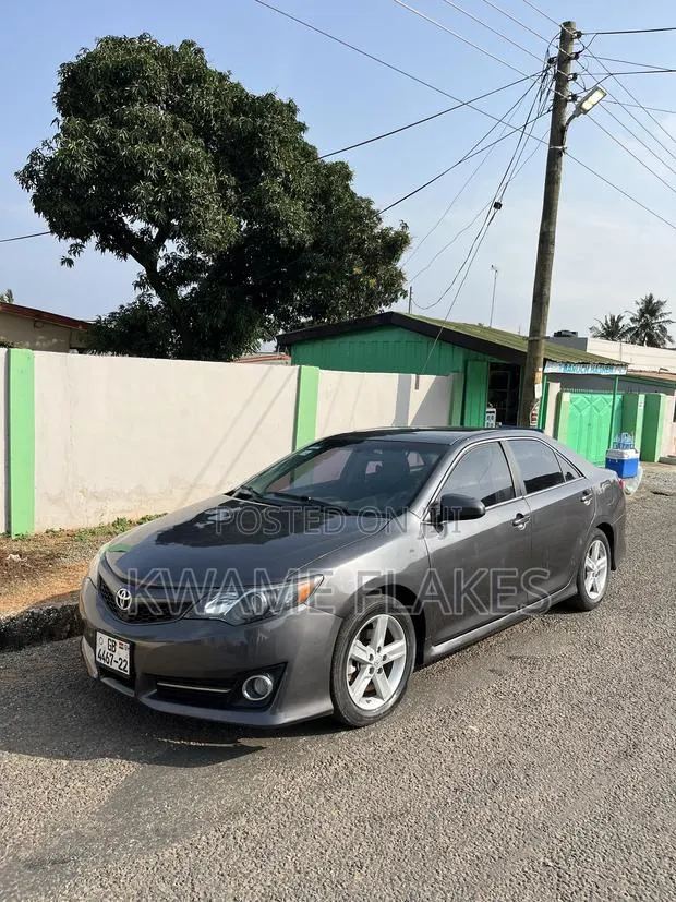 Toyota Camry 2013 Gray · Photo 1