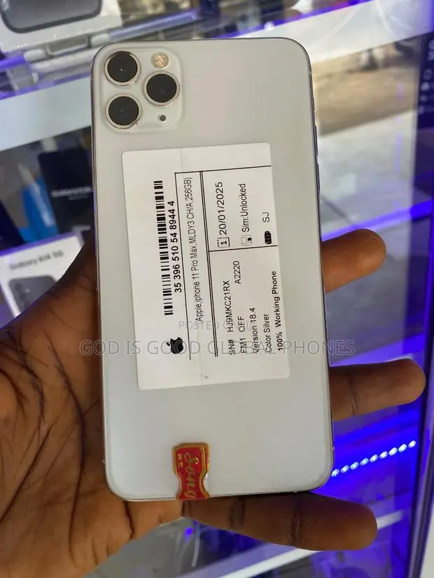 Apple iPhone 11 Pro Max 256 GB Silver · Photo 1