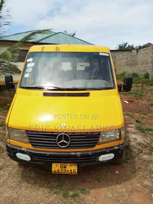Mercedes-Benz Sprinter 2001 Yellow · Photo 1