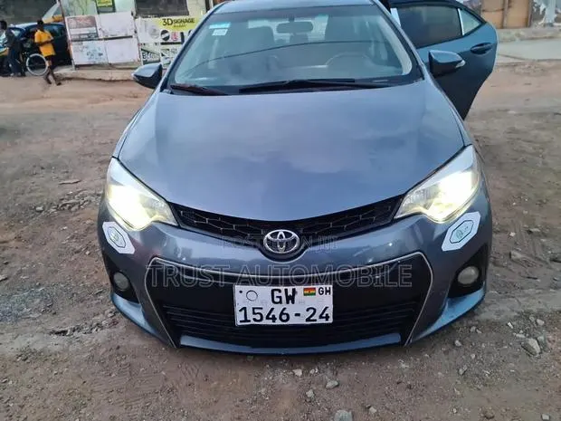 Toyota Corolla 2016 Gray · Photo 1