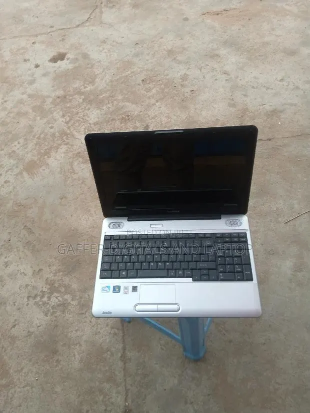 New Laptop Toshiba Satellite C665 4GB Intel Core 2 Duo HDD 320GB · Photo 1