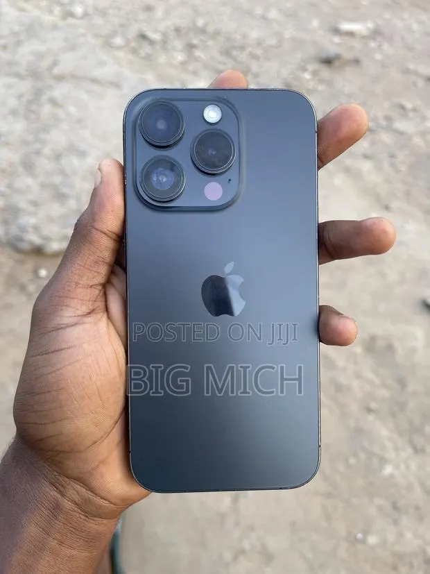 Apple iPhone 15 Pro 128 GB Black · Photo 1
