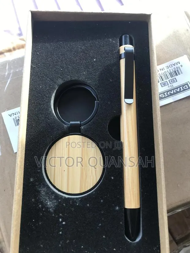 Wooden Pen and Keyholder · Photo 1