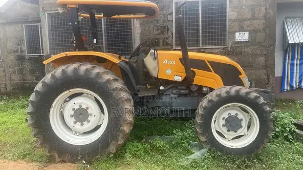 VALTRA A750 With All Implements · Photo 4