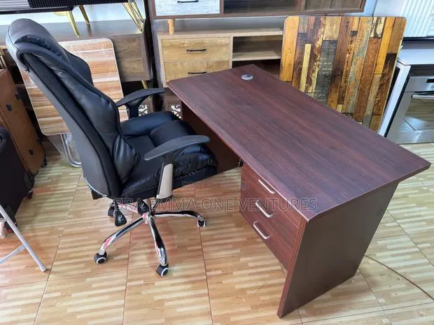 Office Table And Chair · Photo 1